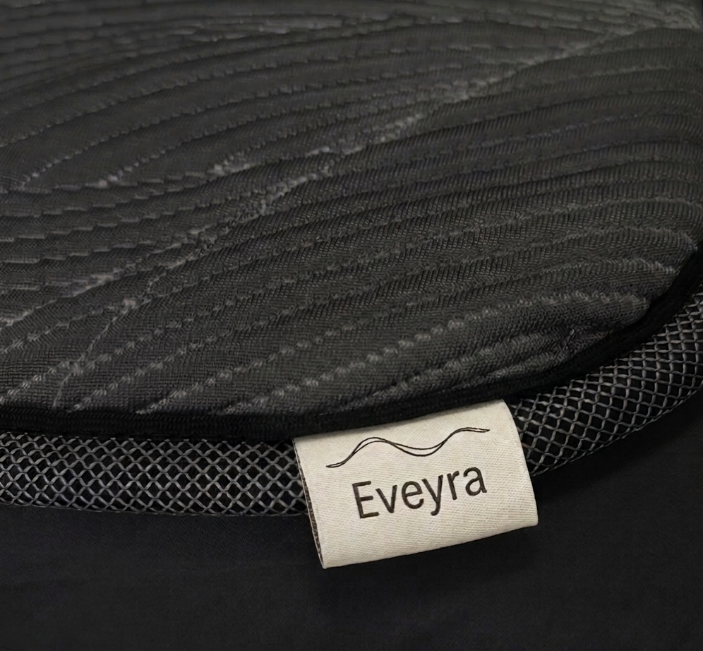 Détail du tissu et de l'étiquette Eveyra
